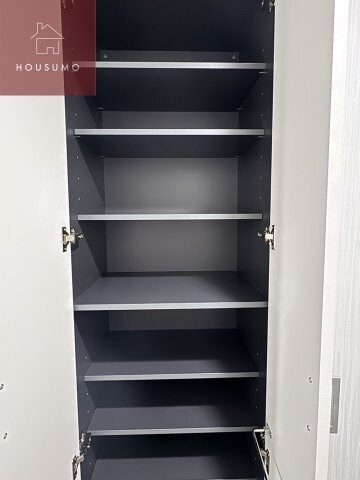 物件内観写真17　(たっぷりとした収納スペースです)