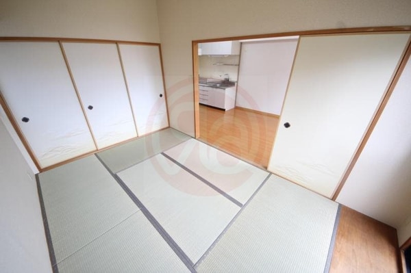 和室(日本らしい落ち着いた雰囲気の和室です)