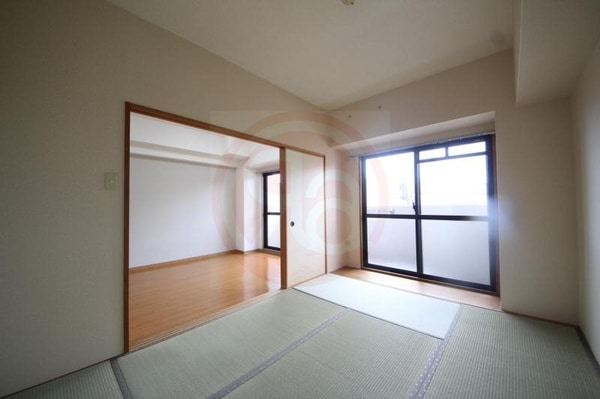 和室(フローリングだけでなく、和室もあります)
