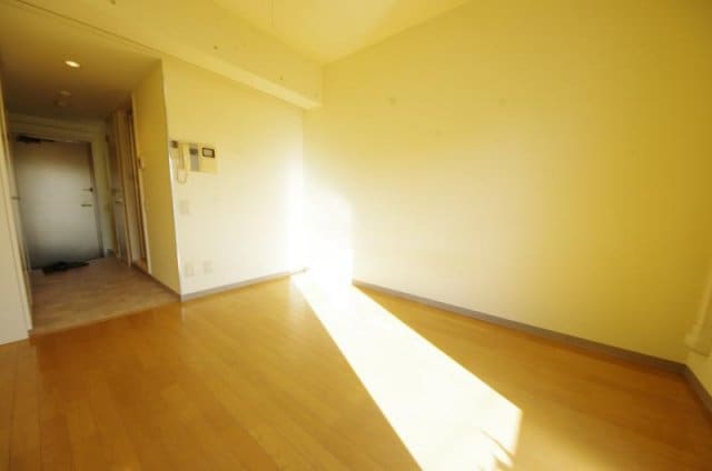 物件内観写真17　(こちらの居間で趣味の時間をお楽しみください)