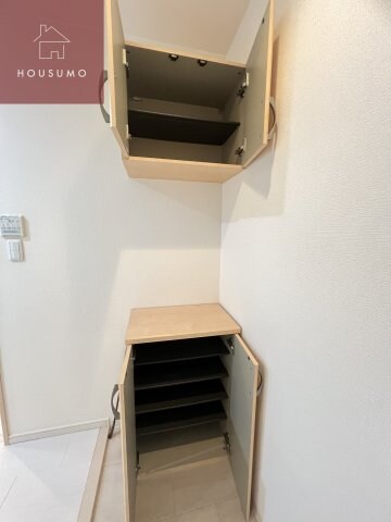 物件内観写真9　(収納豊富です)