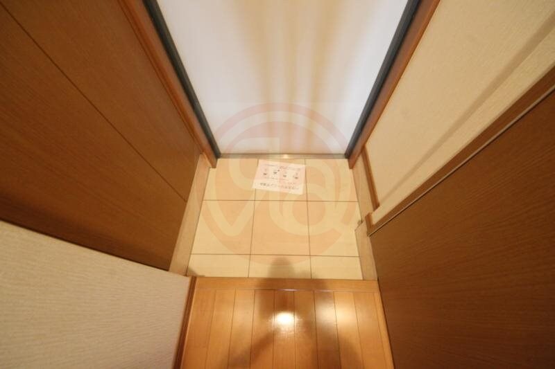 物件内観写真16　(明るい玄関です)