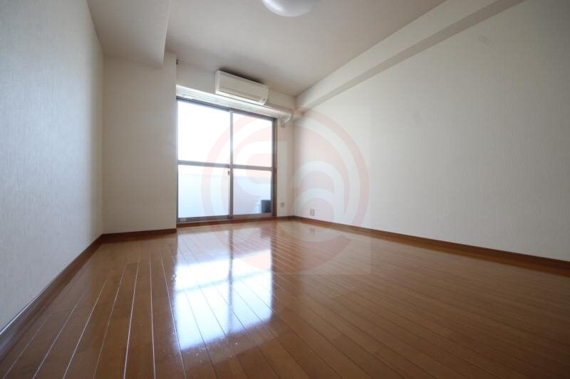 物件内観写真25　(明るい洋室です)