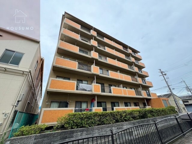 物件外観写真1　(きれいな外観です)