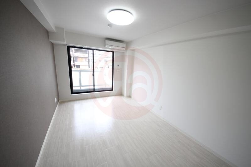 物件内観写真5　(明るい洋室です)