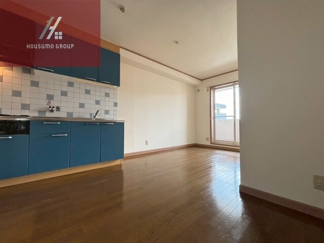 物件内観写真4　(おしゃれな居間です)