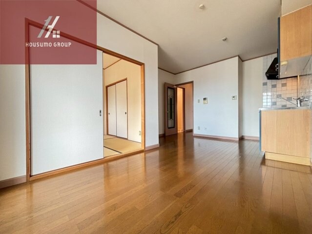 物件内観写真5　(おしゃれなリビングです)