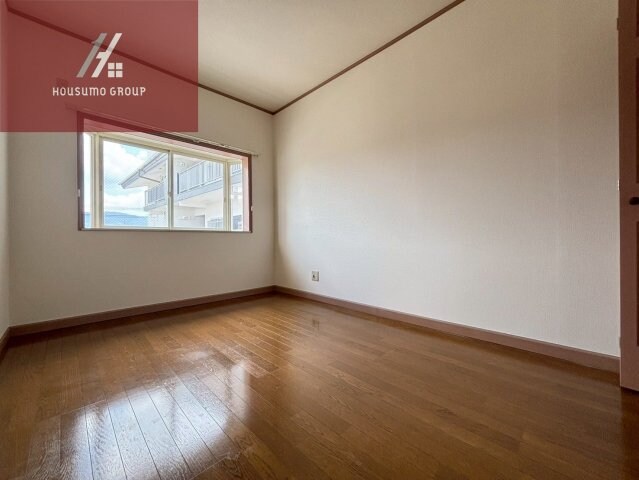 物件内観写真6　(個人の部屋や寝室として使える洋室です)