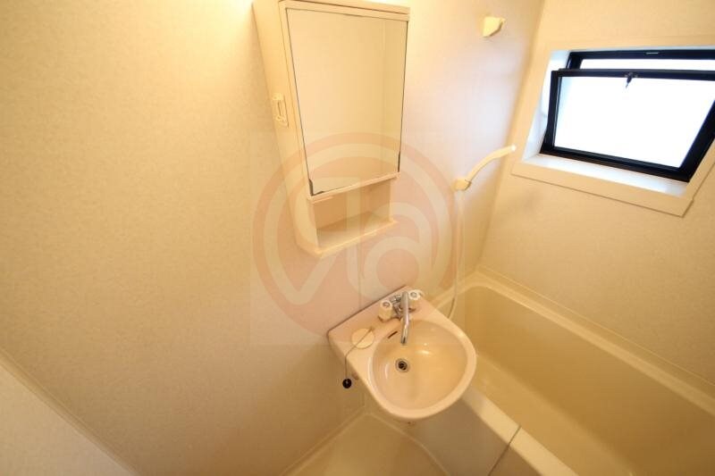 物件内観写真25　(明るい洗面所です)