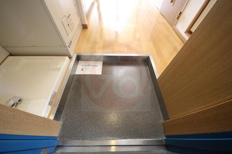 物件内観写真16　(収納もある玄関です)