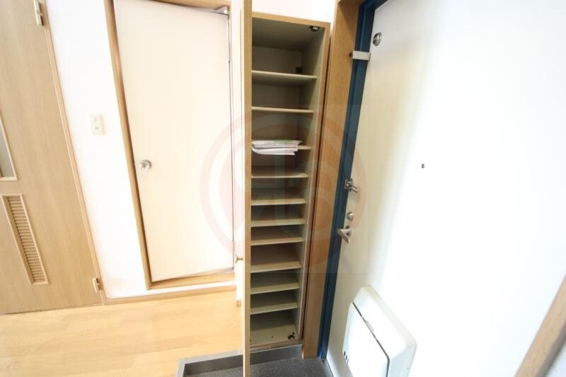 物件内観写真17　(たっぷりとした収納スペースです)