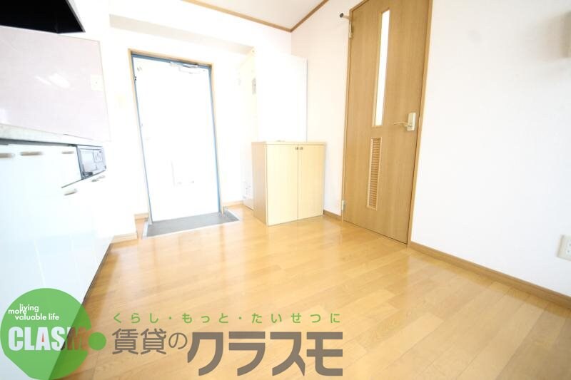 物件内観写真13　(開放的な寝室です)