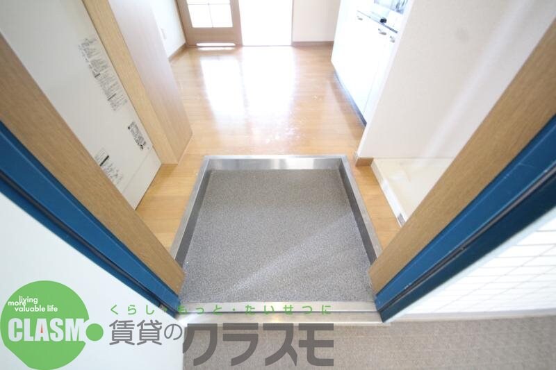 物件内観写真17　(収納もある玄関です)