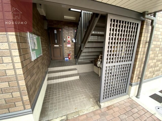 物件外観写真2　(エントランスです)