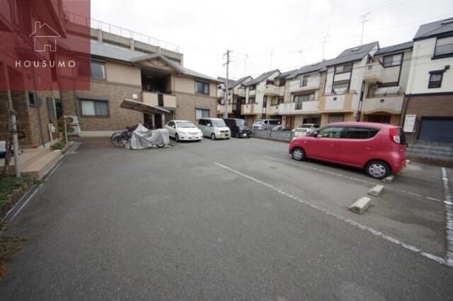 物件外観写真3　(ゆとりのあるロビーです)