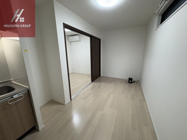 物件内観写真4　(おしゃれなリビングです)