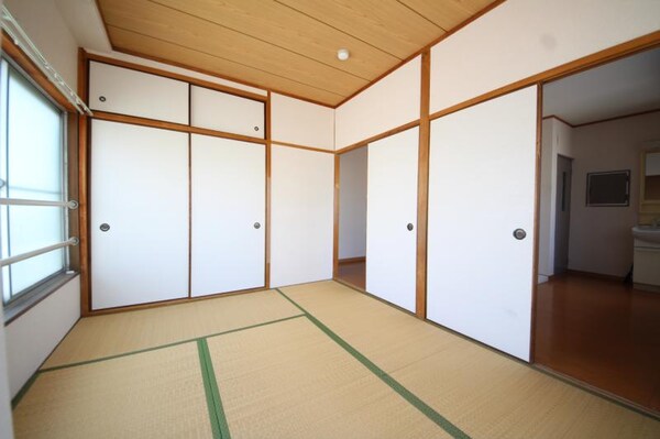和室(きれいな和室です)
