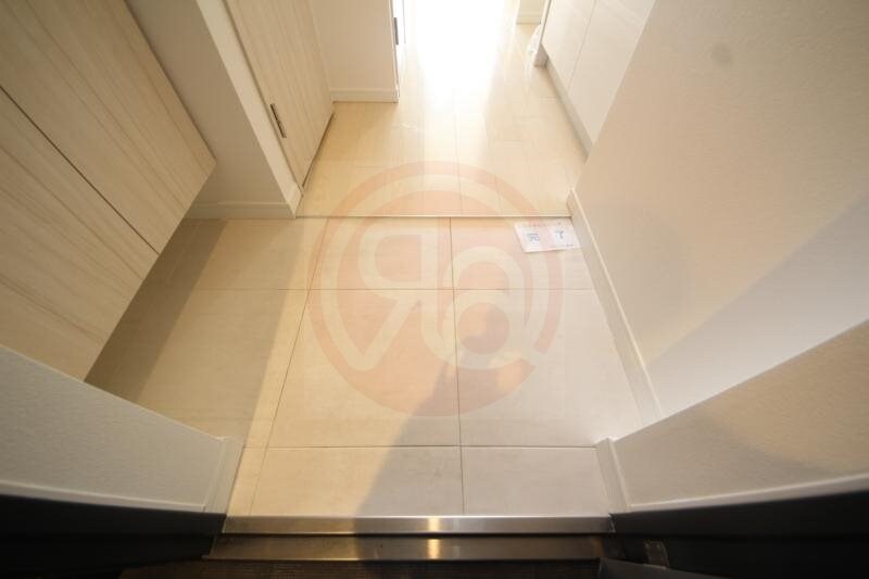 物件内観写真17　(明るい玄関です)