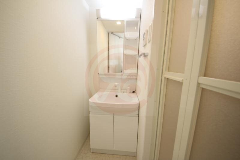 物件内観写真20　(独立洗面台、朝の身支度には欠かせません)