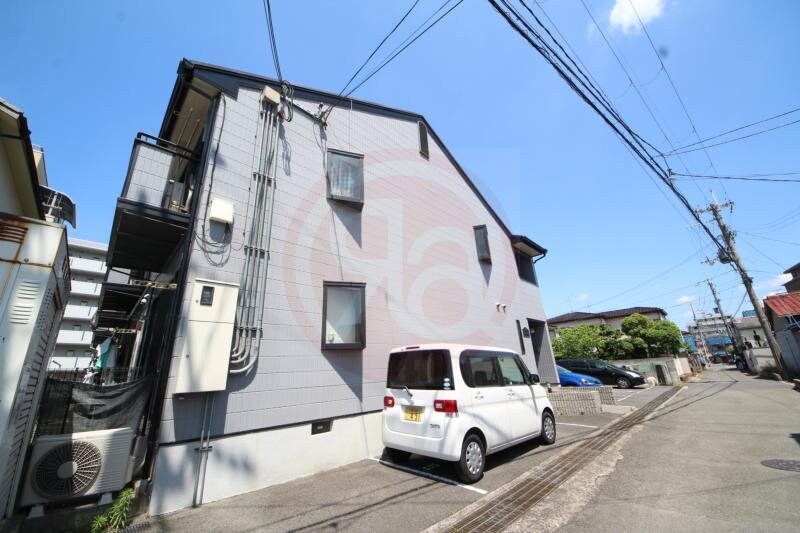 物件外観写真1　(きれいな外観です)