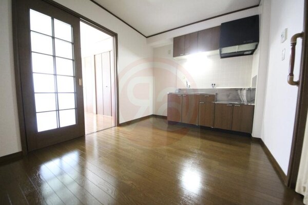 居室(こちらのリビングで趣味の時間をお楽しみください)