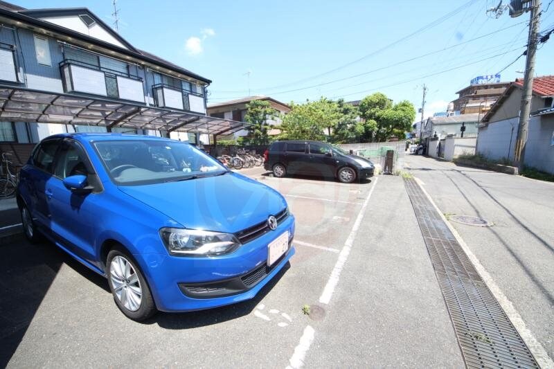 物件外観写真4　(駐車スペースもあります)