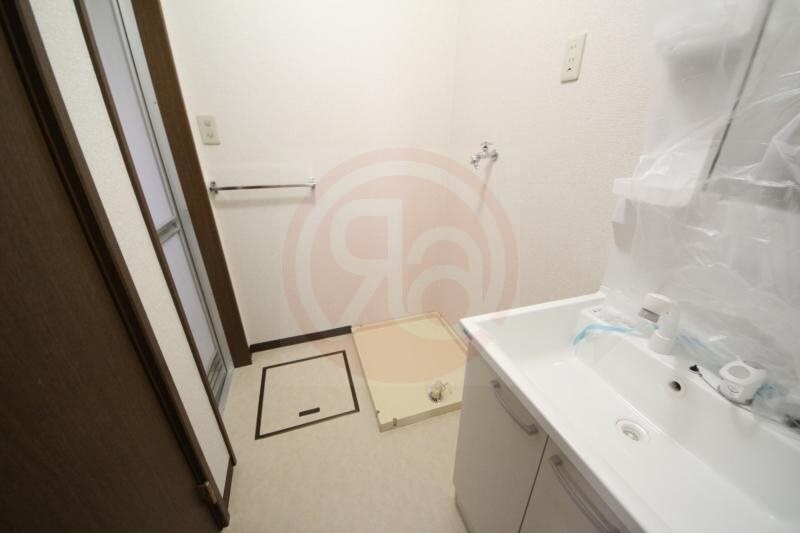 物件内観写真19　(明るい洗面所です)