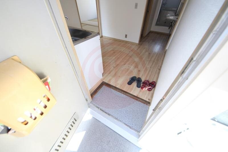 物件内観写真12　(収納もある玄関です)