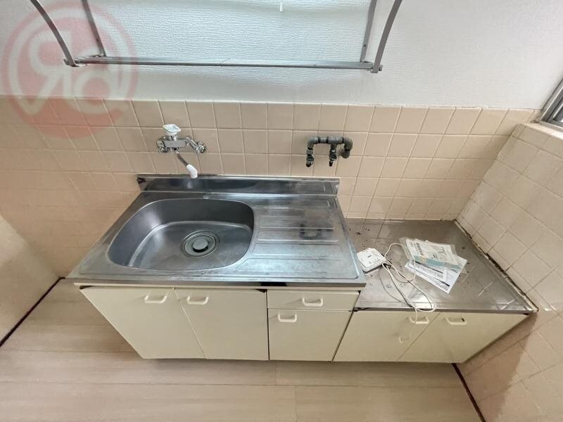 物件内観写真7　(コンパクトなキッチンで掃除もラクラク)