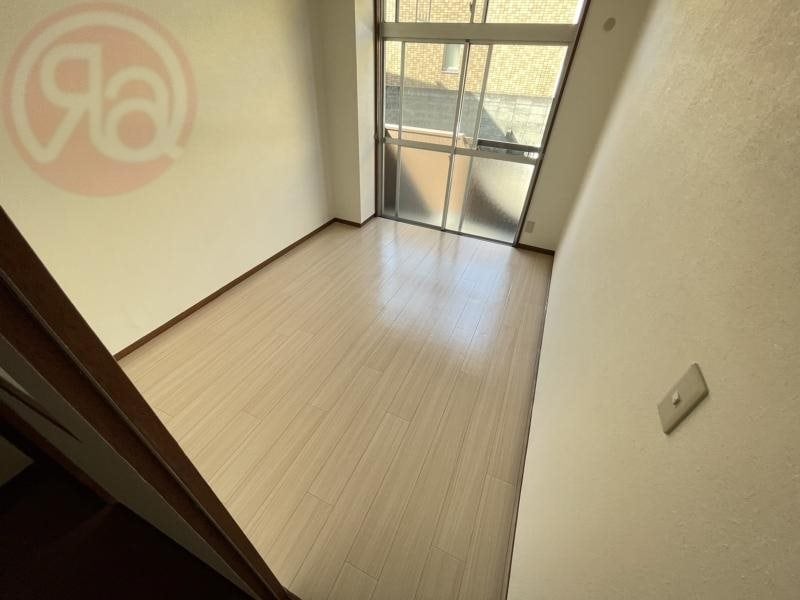 物件内観写真9　(使い勝手のいい寝室です)