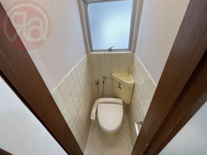 物件内観写真10　(ゆったりとした空間のトイレです)
