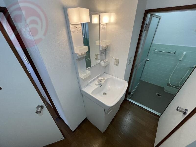 物件内観写真19　(独立洗面化粧台が付いています)