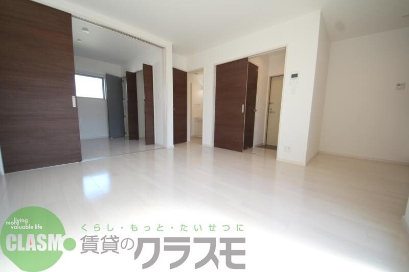 物件内観写真16　(ゆったりとした居間です)