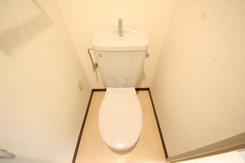 物件内観写真25　(ゆったりとした空間のトイレです)