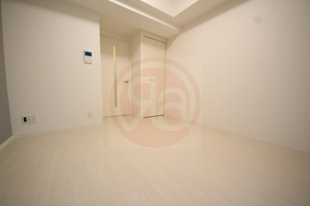 物件内観写真12　(広くて明るい寝室)