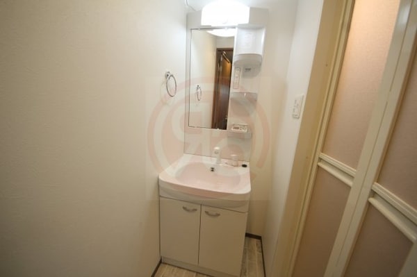 独立洗面台(朝の身支度には欠かせない独立洗面化粧台)