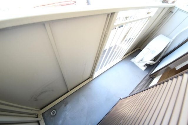 物件内観写真11　(暖かな日差しのふりそそぐバルコニー)