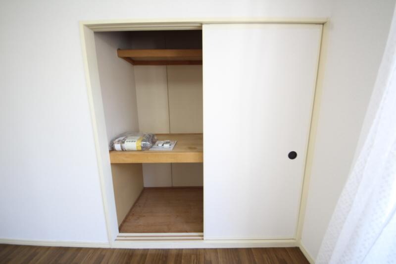 物件内観写真12　(収納豊富です)