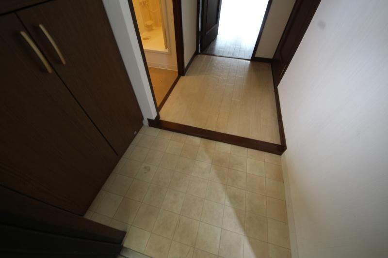 物件内観写真10　(収納もある玄関です)