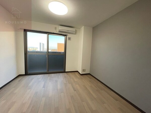 居室(こちらのリビングで趣味の時間をお楽しみください)