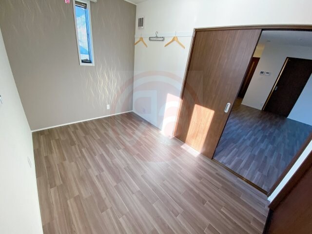 物件内観写真27　(明るい洋室です)