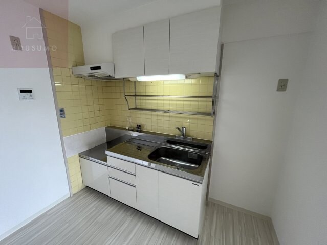 物件内観写真6　(コンパクトなキッチンで掃除もラクラク)