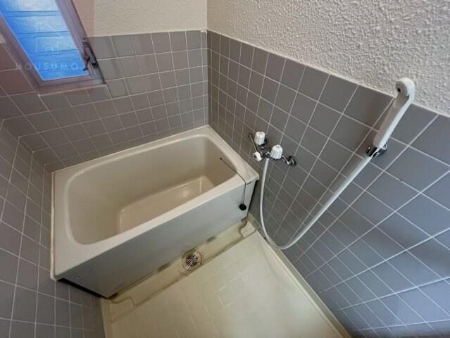 物件内観写真8　(コンパクトで使いやすいお風呂です)