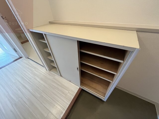 物件内観写真10　(開放的な寝室です)