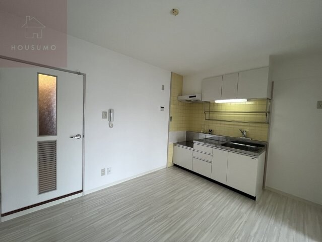 物件内観写真16　(ゆったりとした玄関です)