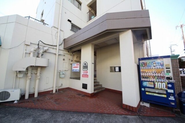 物件外観写真2　(エントランスです)