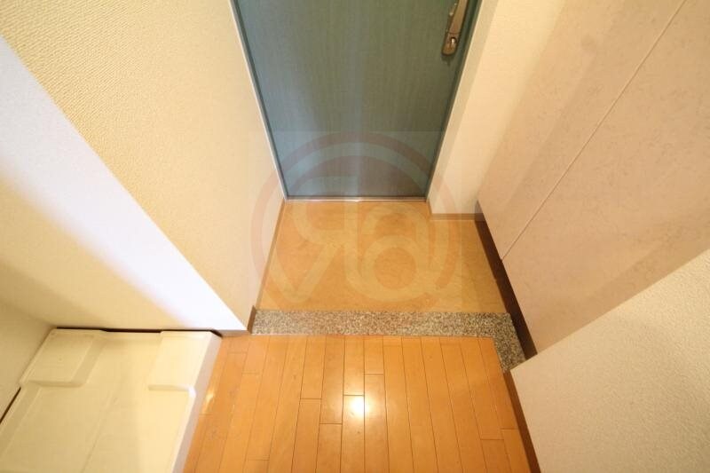 物件内観写真16　(収納もある玄関です)