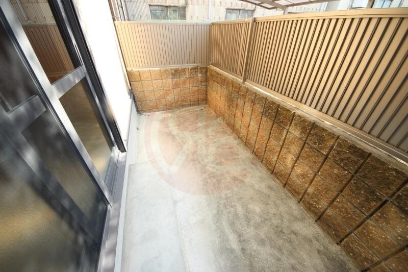 バルコニー(外からの目が気にならないバルコニーで洗濯物が干せます)