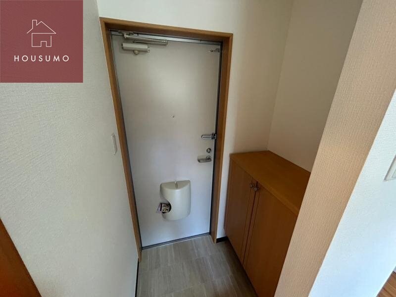 物件内観写真10　(収納もある玄関です)