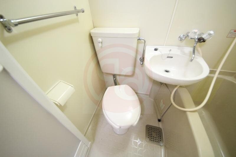 物件内観写真13　(落ち着いた色調のトイレです)